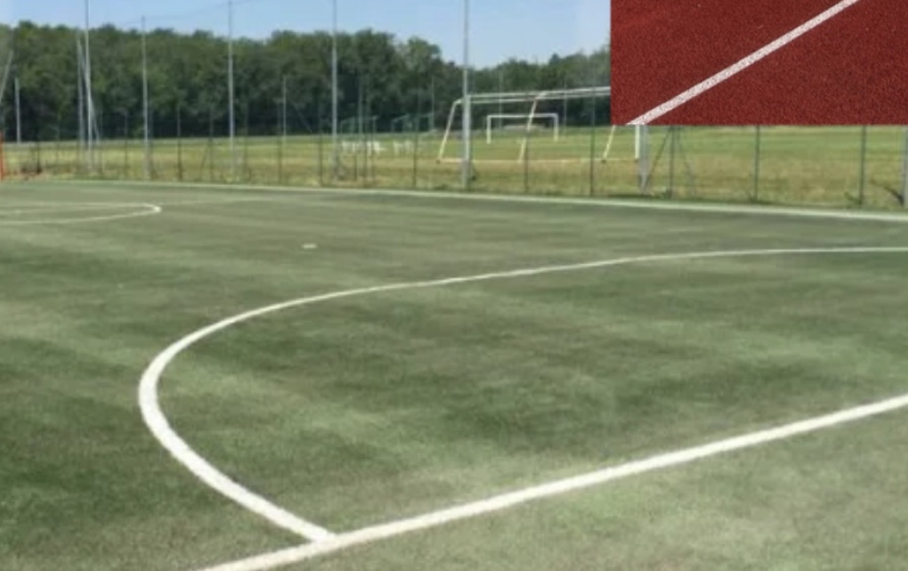 Campo in erba sintetica del centro sportivo di Magnago