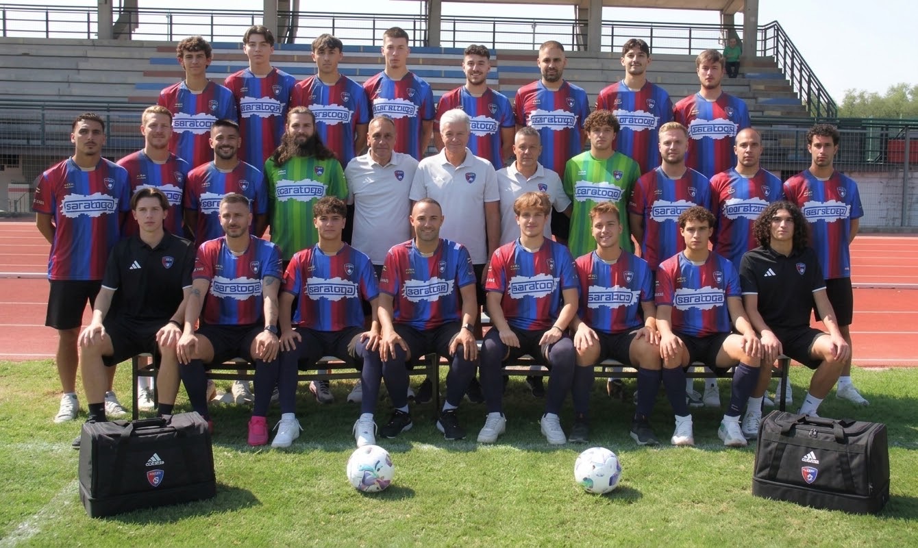 La Prima Squadra dell’Accademia BMV schierata per la foto ufficiale 2026/27